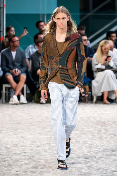 Look 43